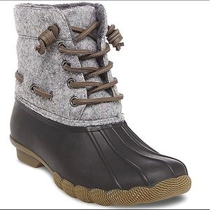 STEVE MADDEN LIKE NEW Torrent Rain Boot Sz 8 EUC‼️